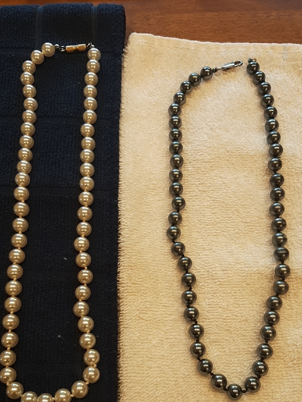 Classic Pearl Bead Necklace – Cream and Black 18" Long When Open.